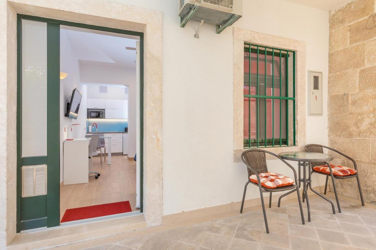 Charming At The Old Town Gate Apartment *